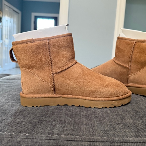 UGG Classic Mini Size 8 - Picture 2 of 13